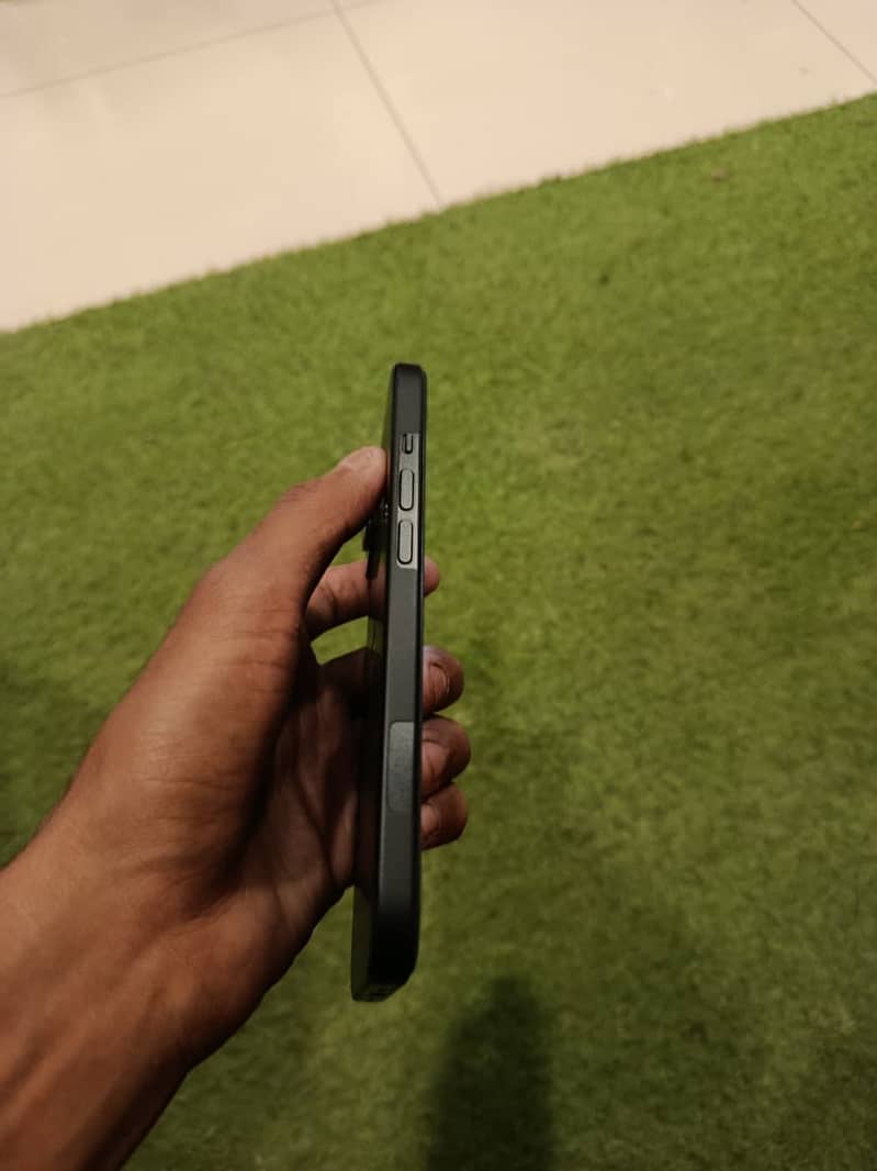Apple iPhone 15 6