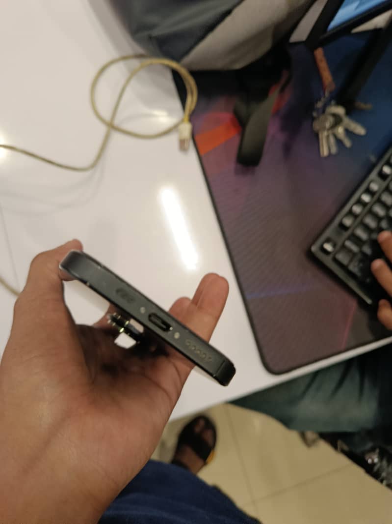 Apple iPhone 15 8