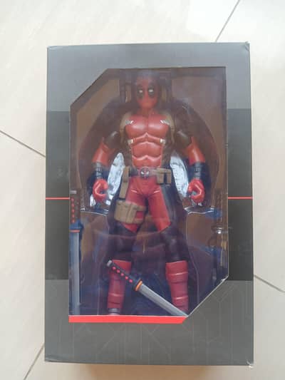 DEADPOOL REALISTIC FIGURE FROM MARVEL