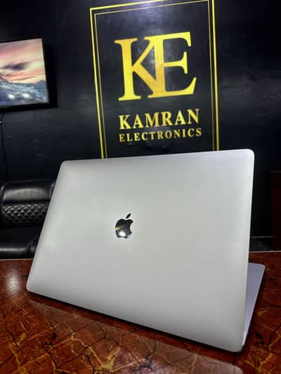 APPLE MACBOOK PRO 2019/15inches//Touch Bar /16gb Ram