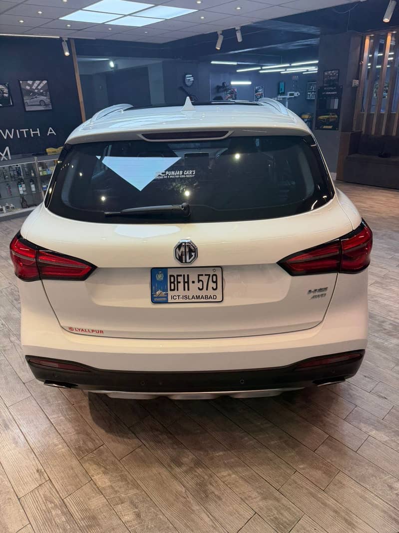 MG HS 2025 Model 3