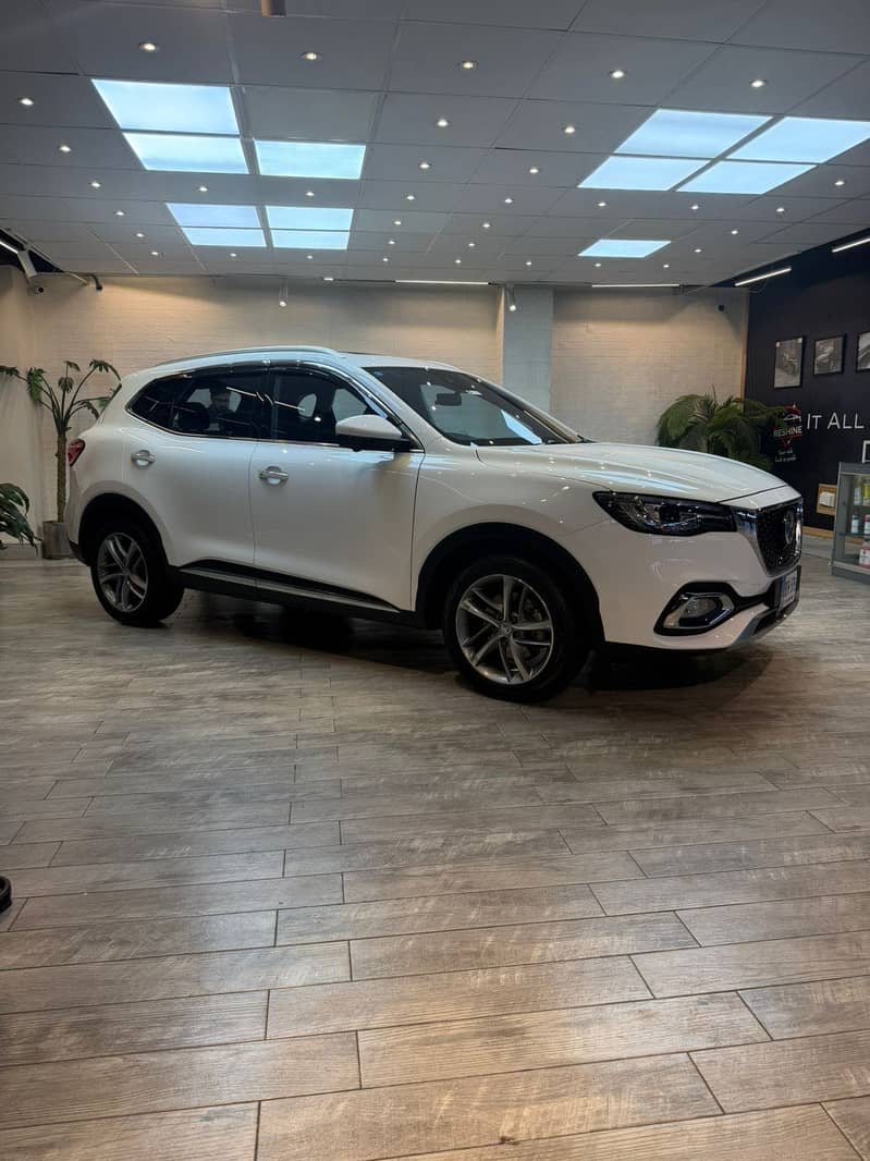 MG HS 2025 Model 4