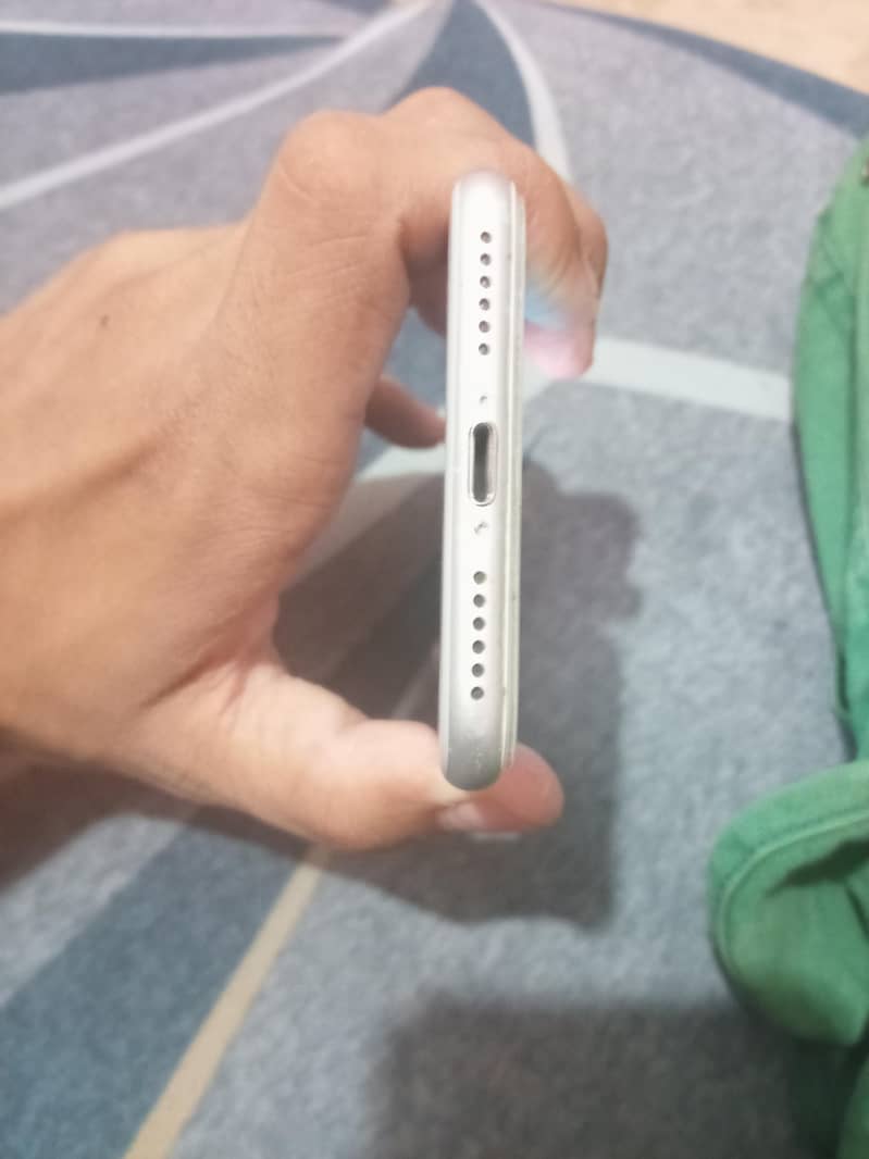 Apple iPhone 7 3