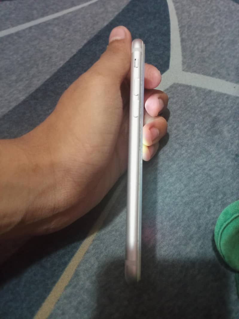 Apple iPhone 7 4