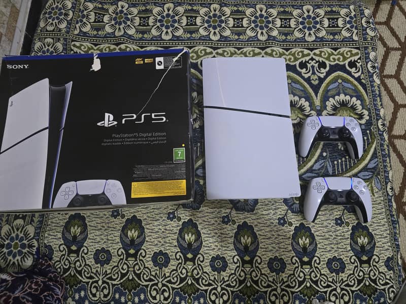 play station 5 with extra controller 0