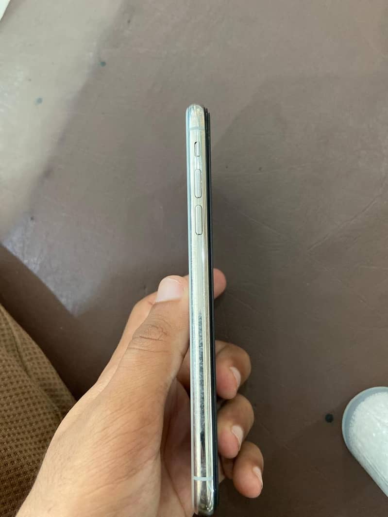 Apple iPhone X 3