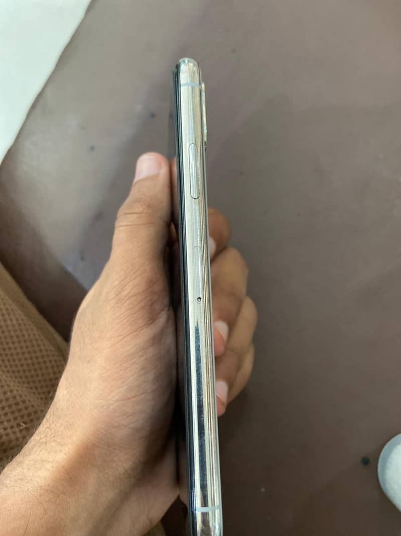 Apple iPhone X 4
