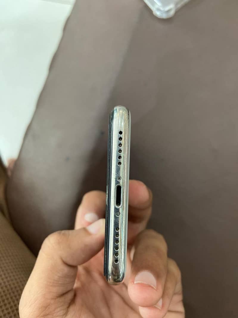 Apple iPhone X 5