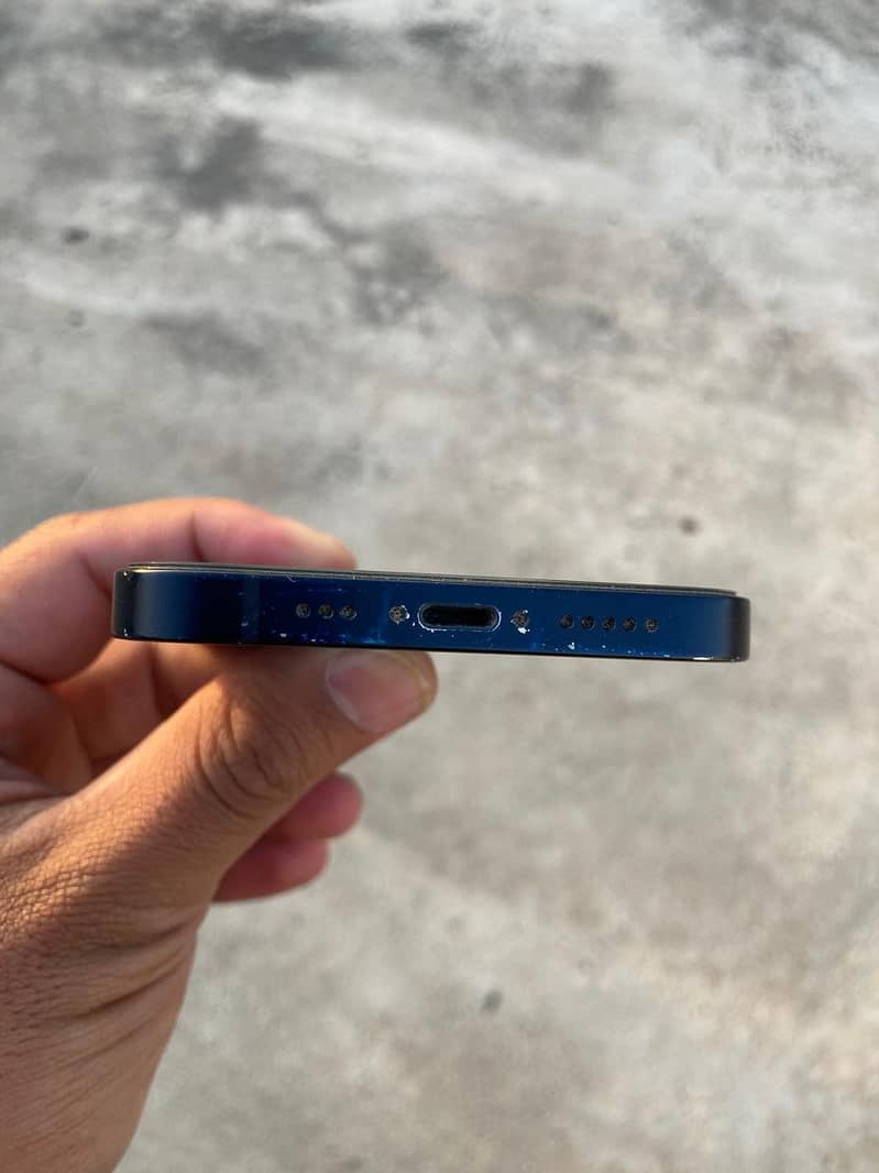 Apple iPhone 12 5