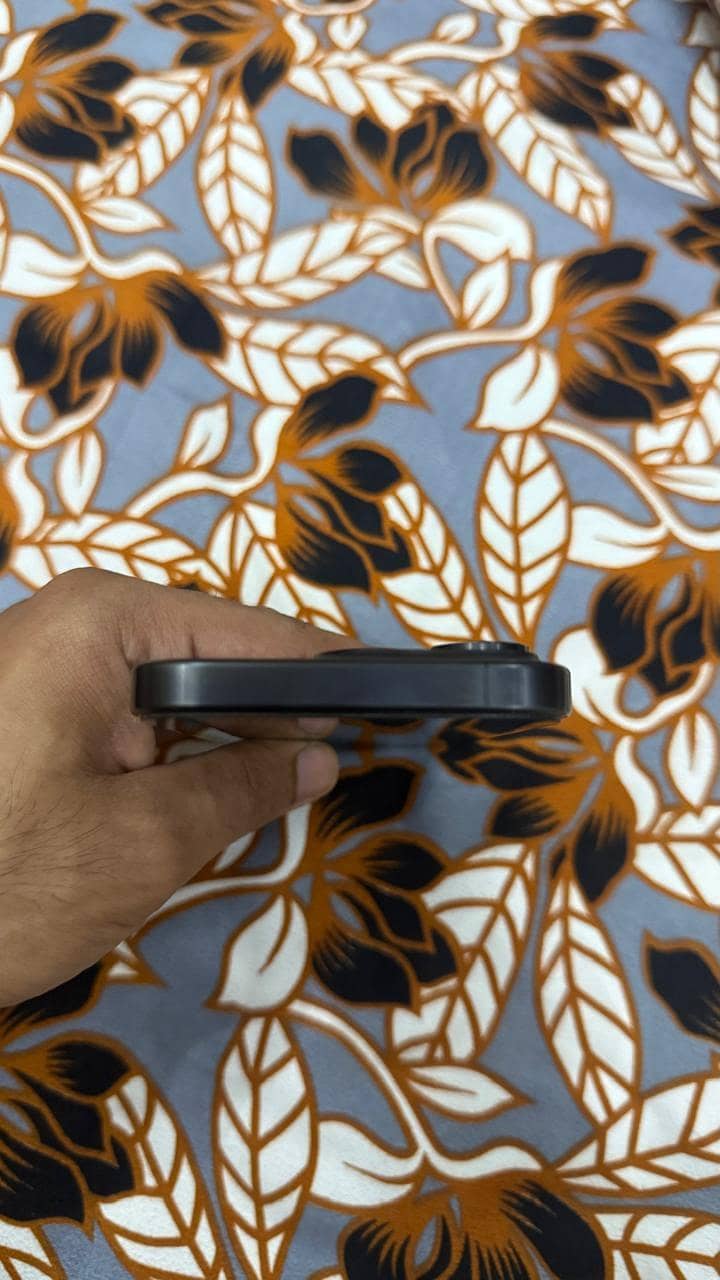 Apple iPhone 15 Pro 3