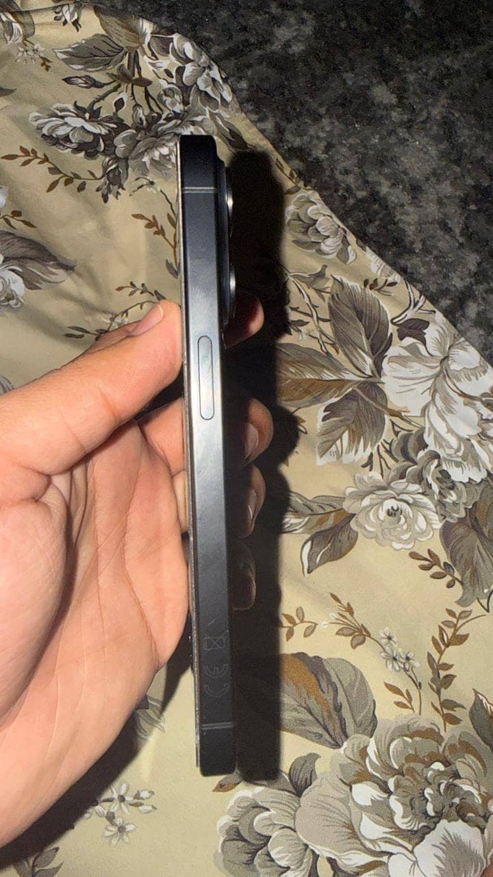 Apple iPhone 15 Pro 16