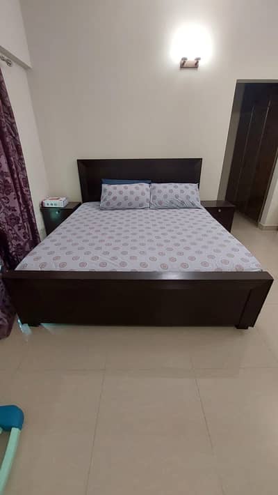 Wooden bed set with 2 side table and dressing table