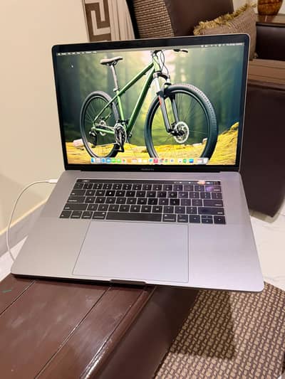 MacBook Pro 15” 2019 Core i9 | 32GB RAM | 512GB SSD | 4GB Graphics