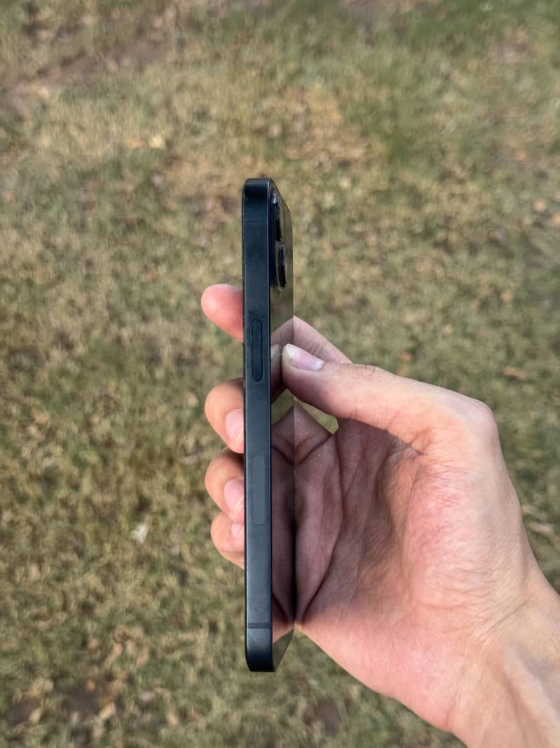 Apple iPhone 13 5
