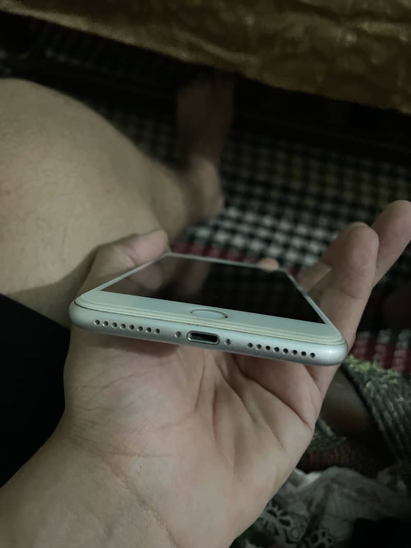 Apple iPhone 7 Plus 5