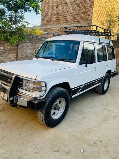 Mitsubishi Jeep 1986