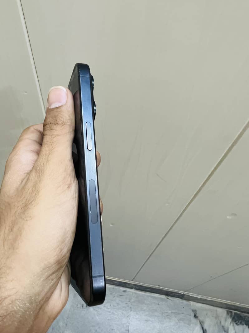 iPhone 15 Pro 3