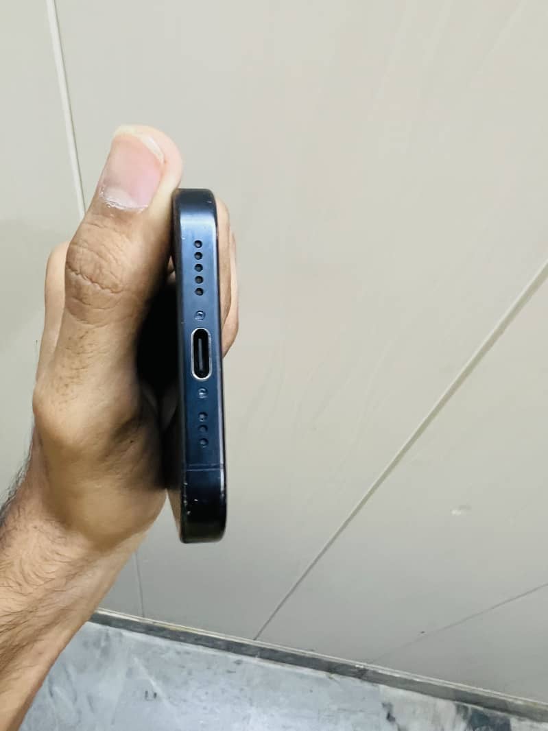 iPhone 15 Pro 4