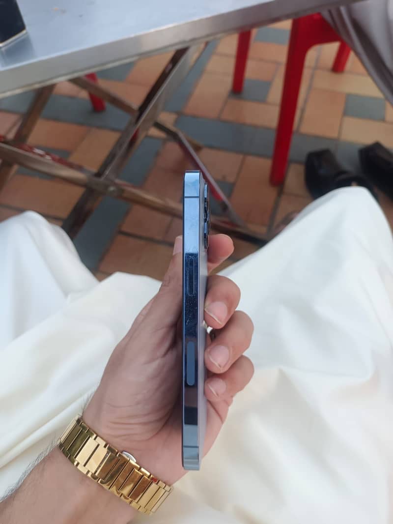 Apple iPhone 13 Pro 1