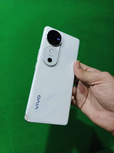 Vivo V40