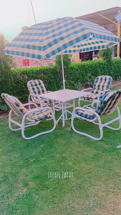 outdoor loan chairs