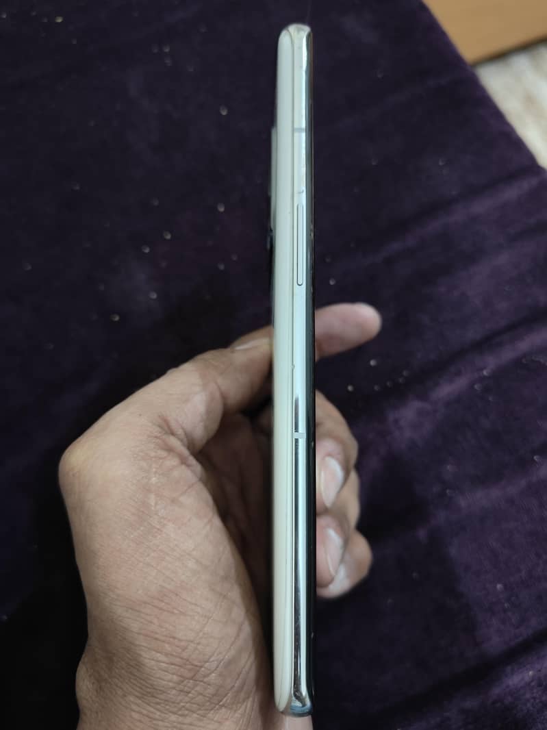 One Plus 10 Pro 4