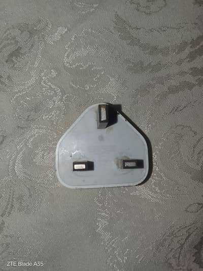 iPhone 6 ka charger hai use mein with data cable