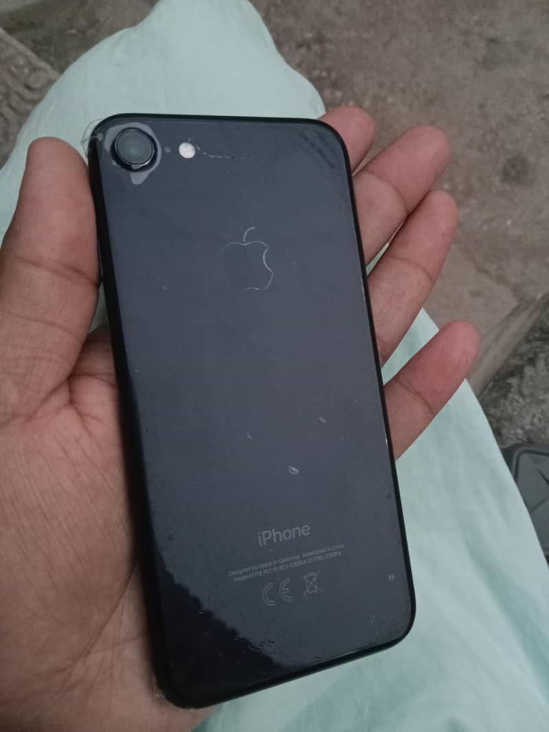 Apple iPhone 7 2