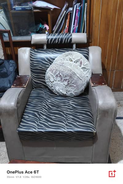 5 seater sofa set in 8/10 condition