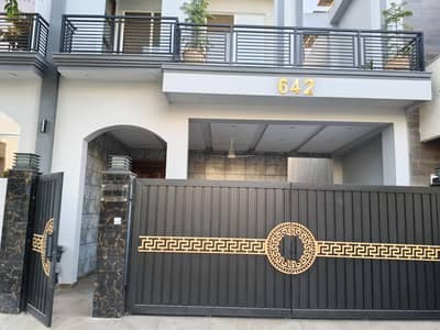 ROOM AVAILABLE BRAND NEW GUEST HOUSE SHORT & LONG STAY DAILY BASIS