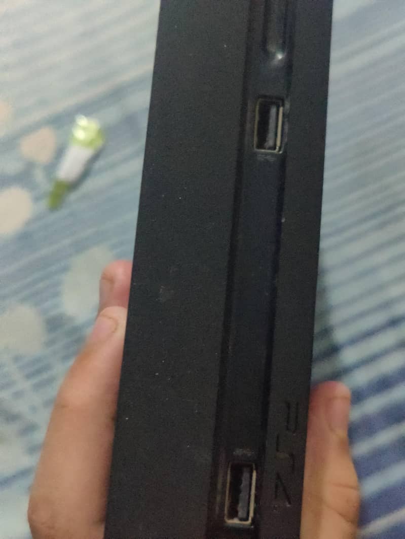 PS4 SLIM 1