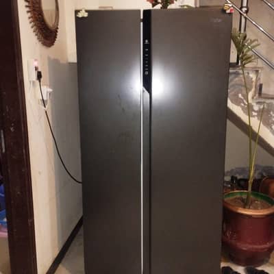 Double door refrigerator