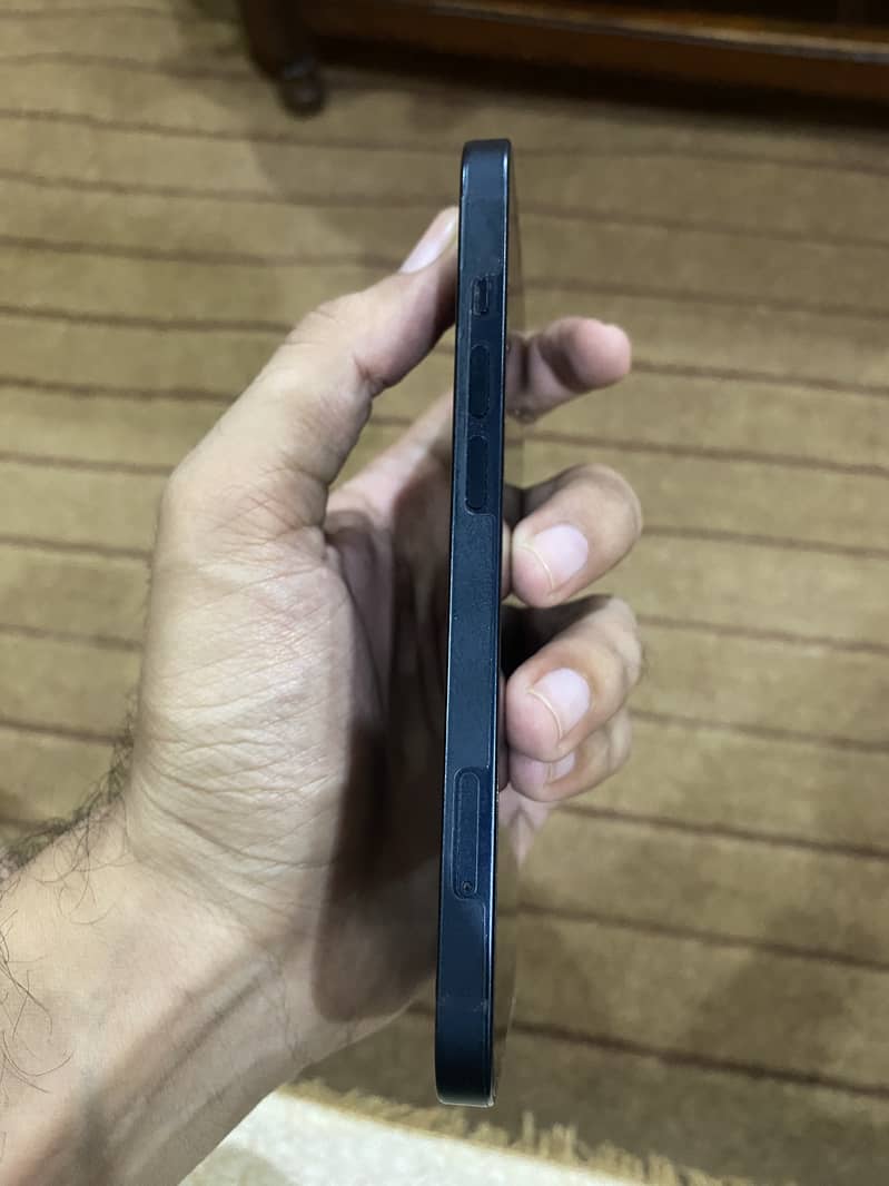 Apple iPhone 13 4