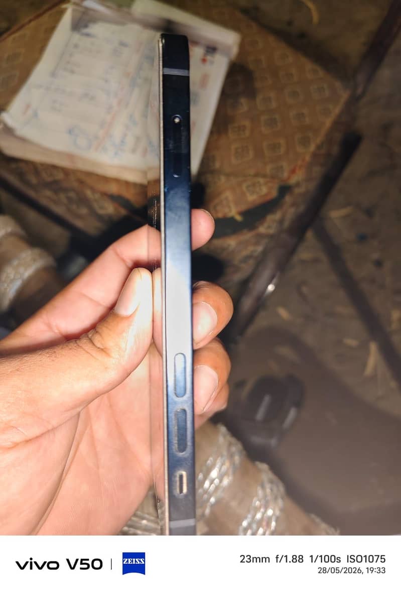 Apple iPhone 12 1