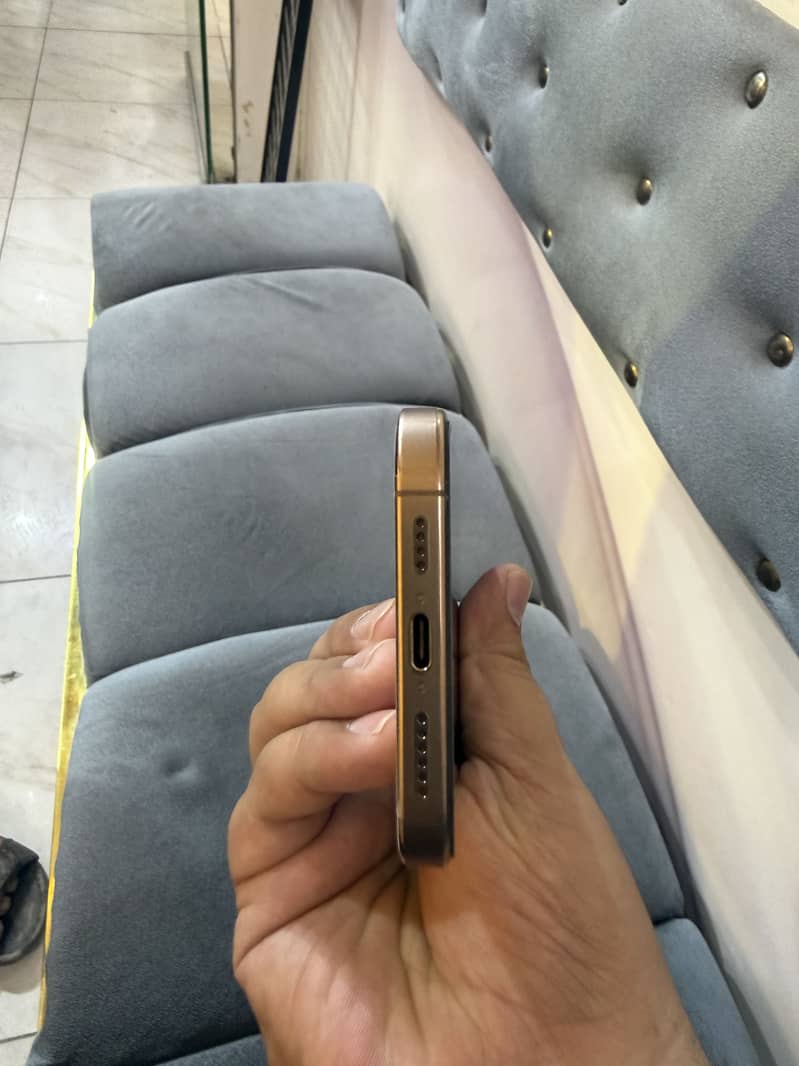 IPhone 16 Pro Max 1
