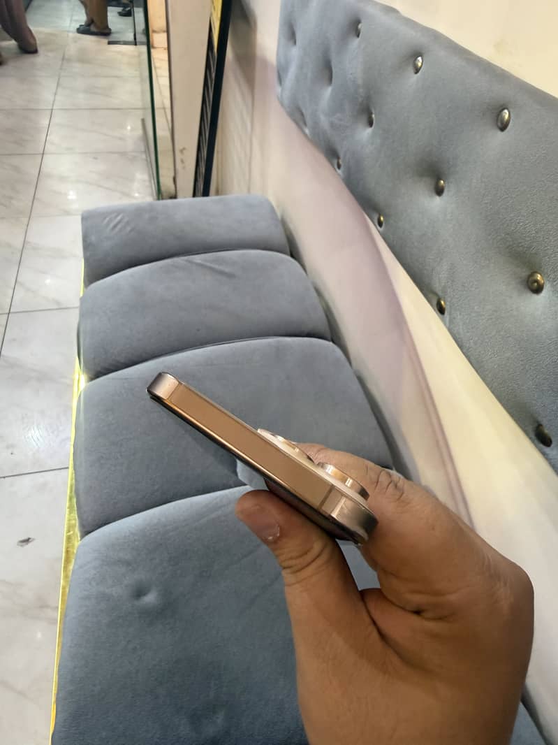 IPhone 16 Pro Max 3