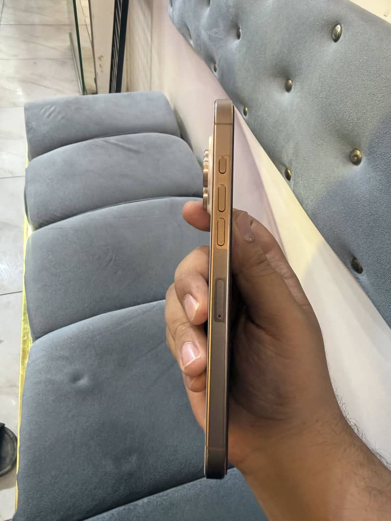 IPhone 16 Pro Max 4