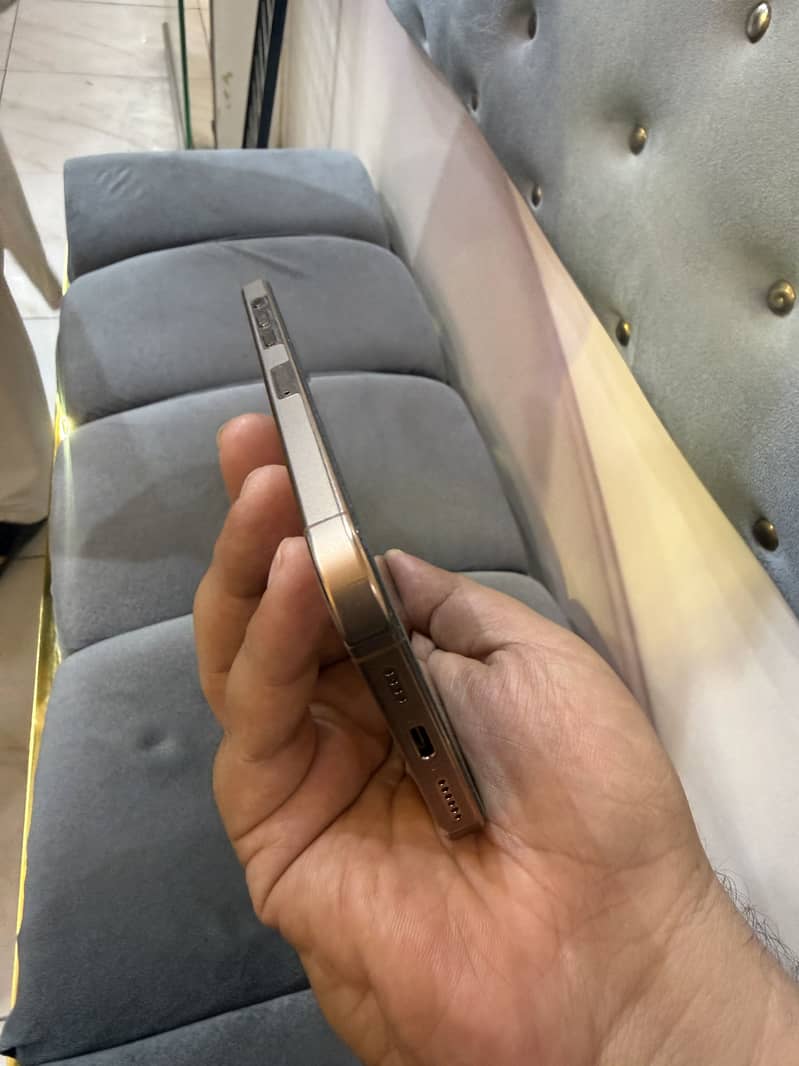 IPhone 16 Pro Max 8