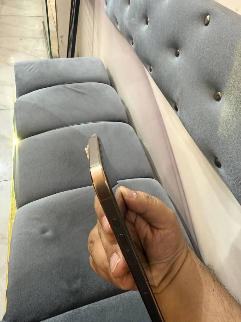 IPhone 16 Pro Max 9