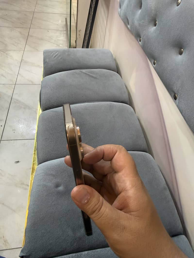 IPhone 16 Pro Max 10