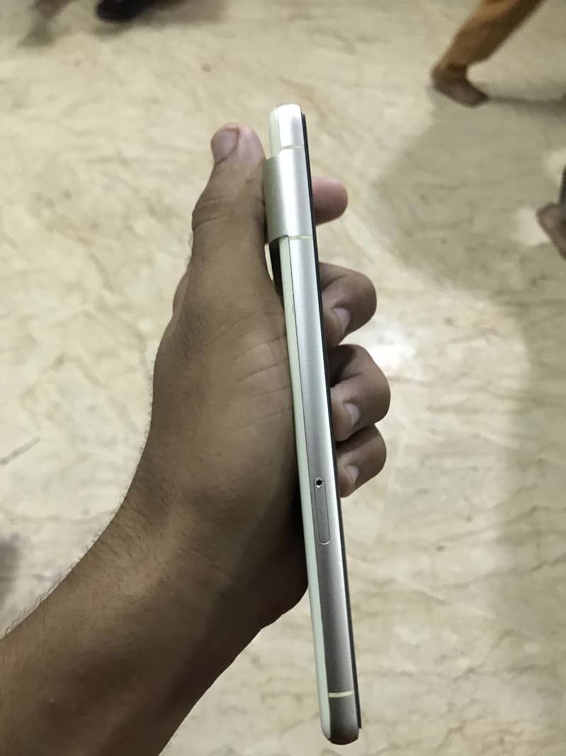 Google Pixel 7 4