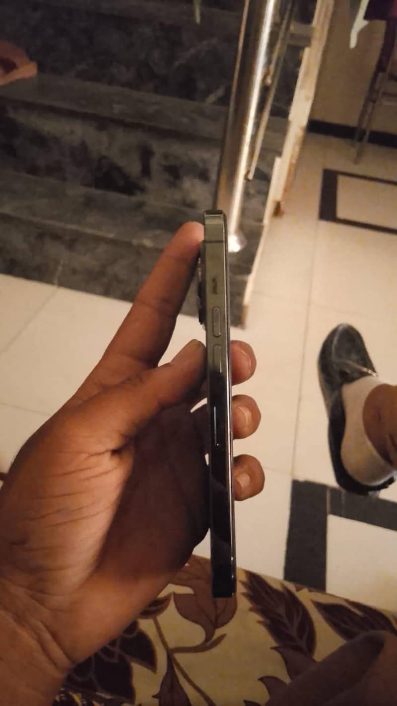 iPhone 13 Pro 2