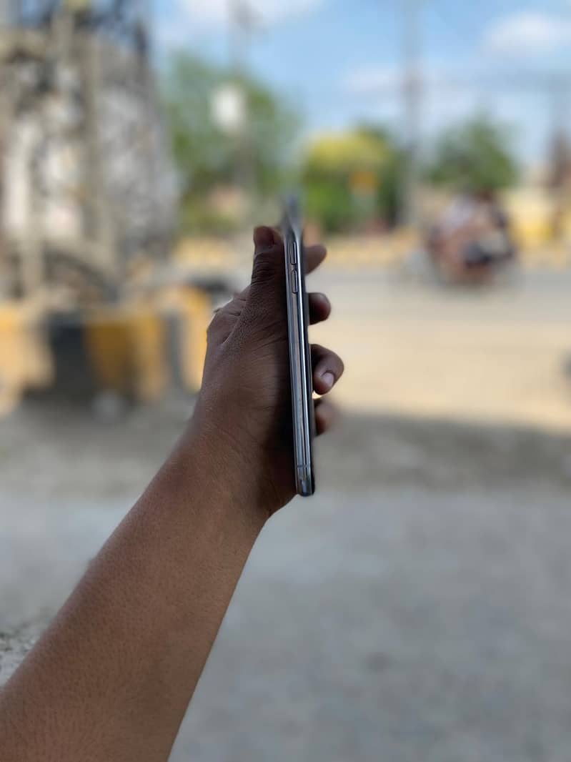 Apple iPhone X 5