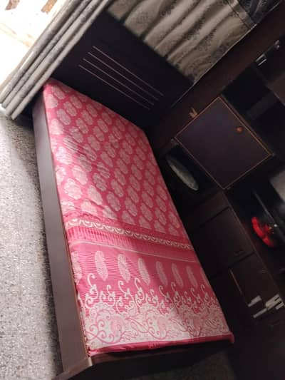 single bed with molty foam mattress