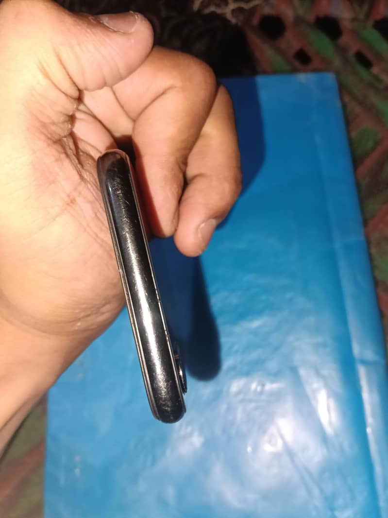Apple iPhone X 4