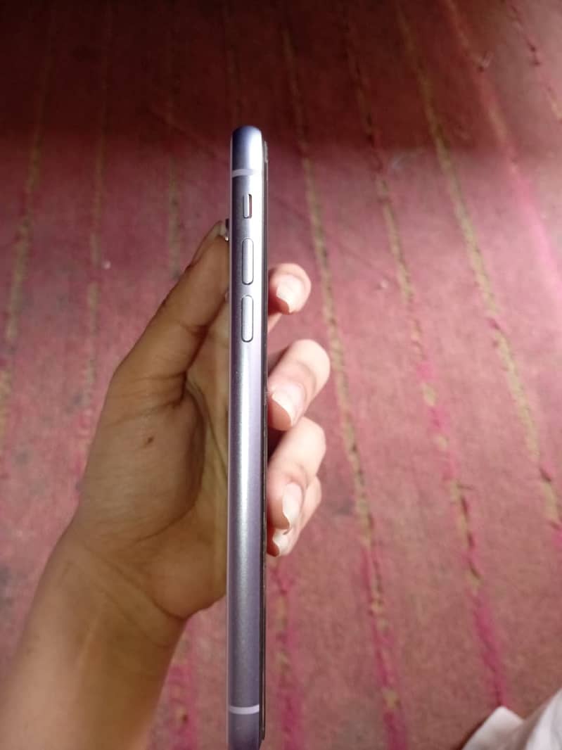Apple iPhone 11 3