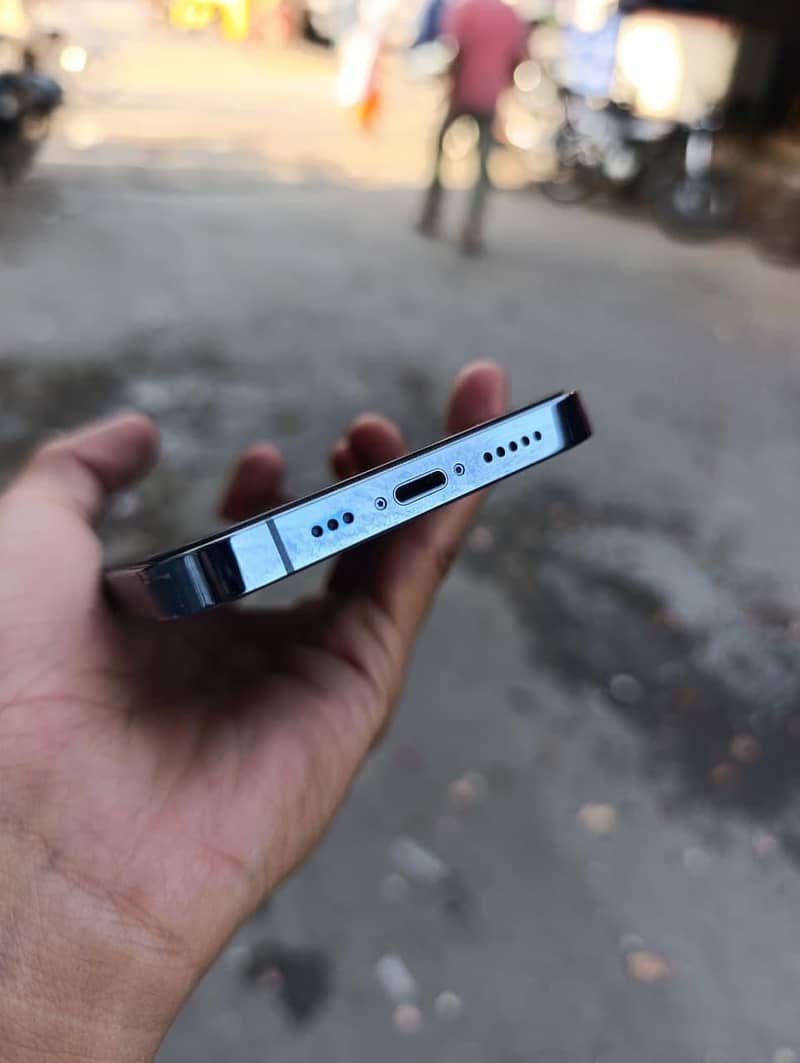 Apple iPhone 13 Pro 2