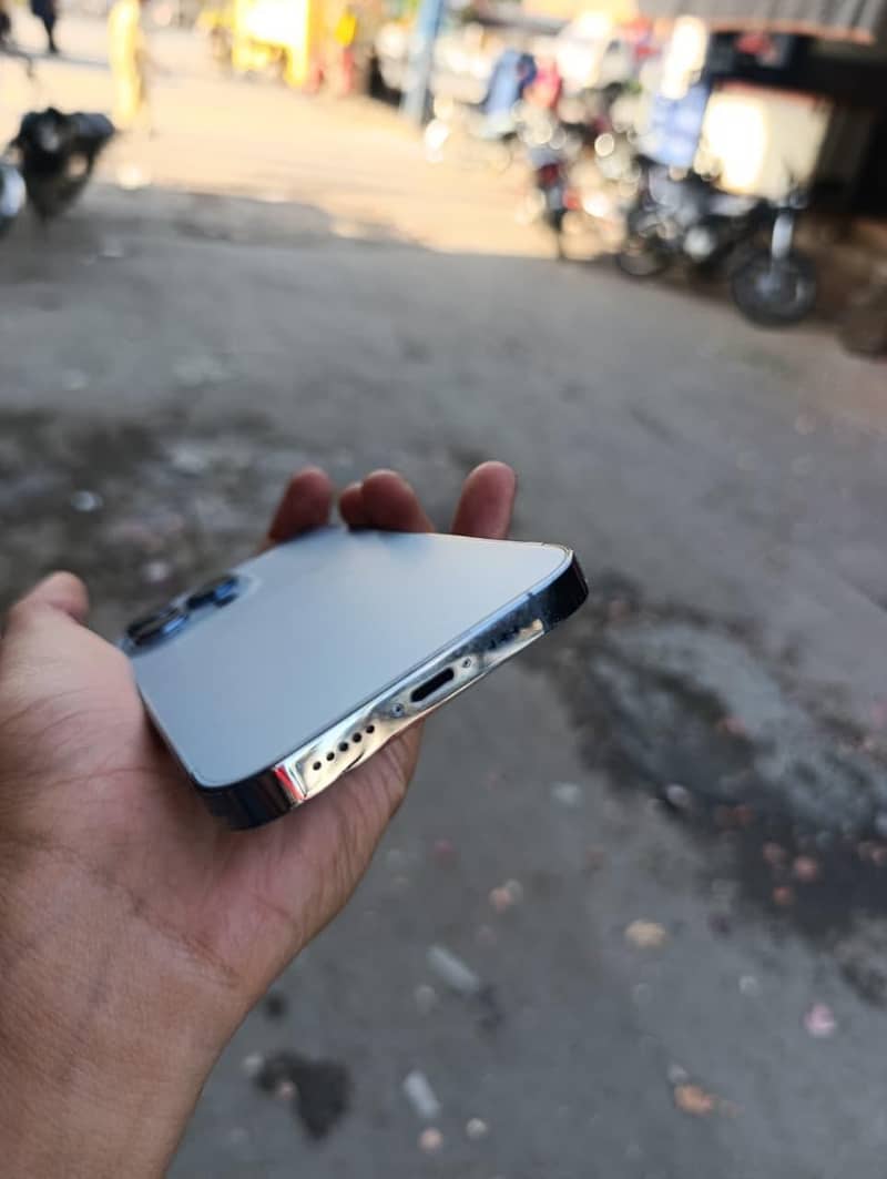 Apple iPhone 13 Pro 3