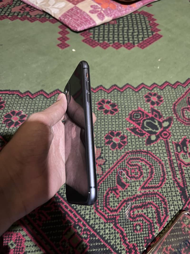 Apple iPhone 11 0