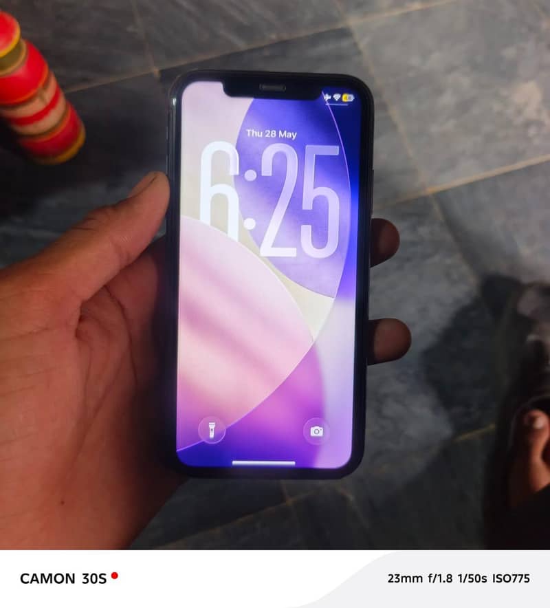 Apple iPhone 11 4
